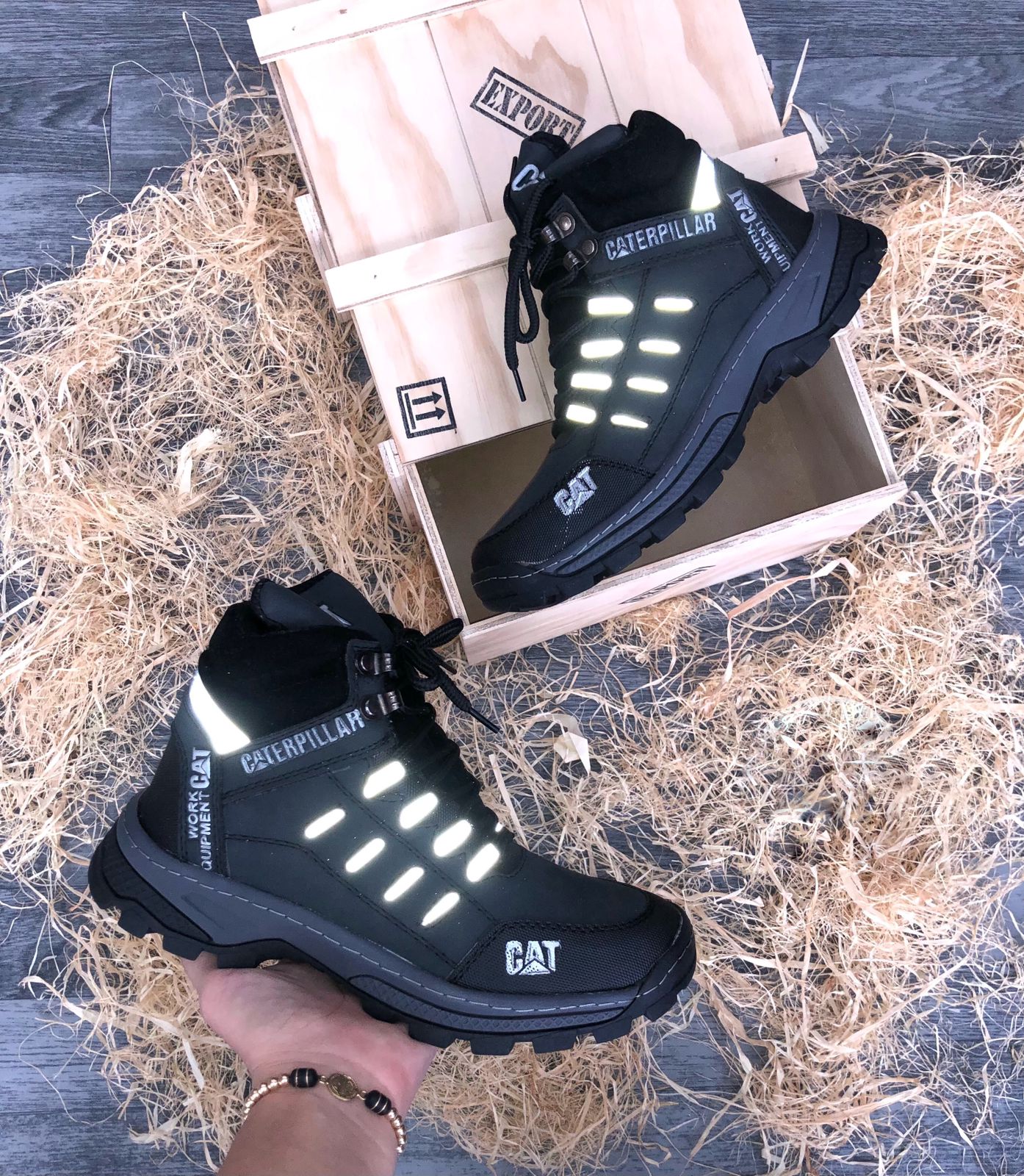 BOTA EN SINTETICO REFLECTIVA CON PUNTA DE SEGURIDAD