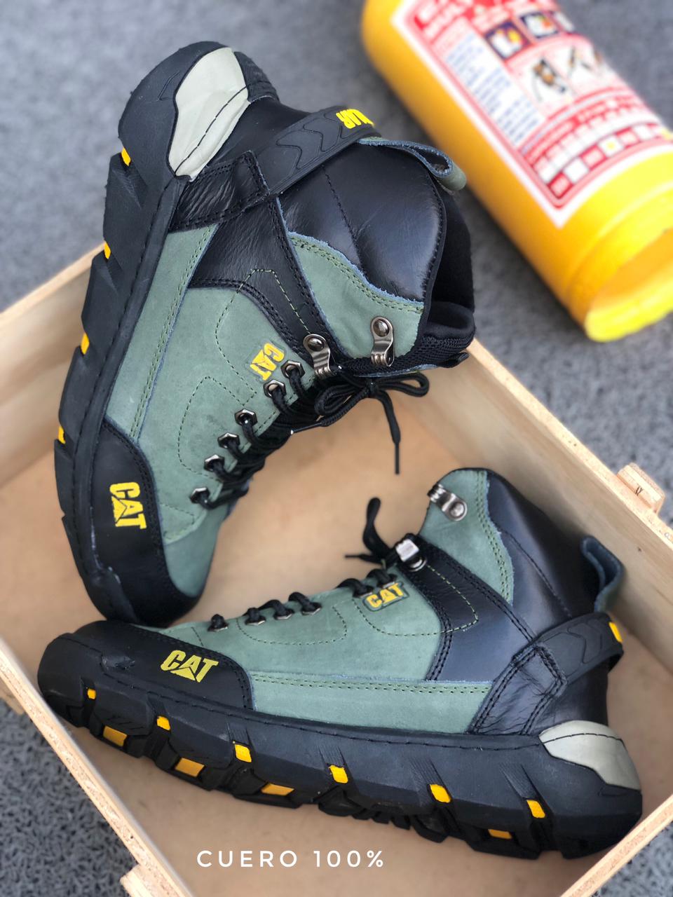BOTA DE CUERO CON PUNTA DE SEGURIDAD