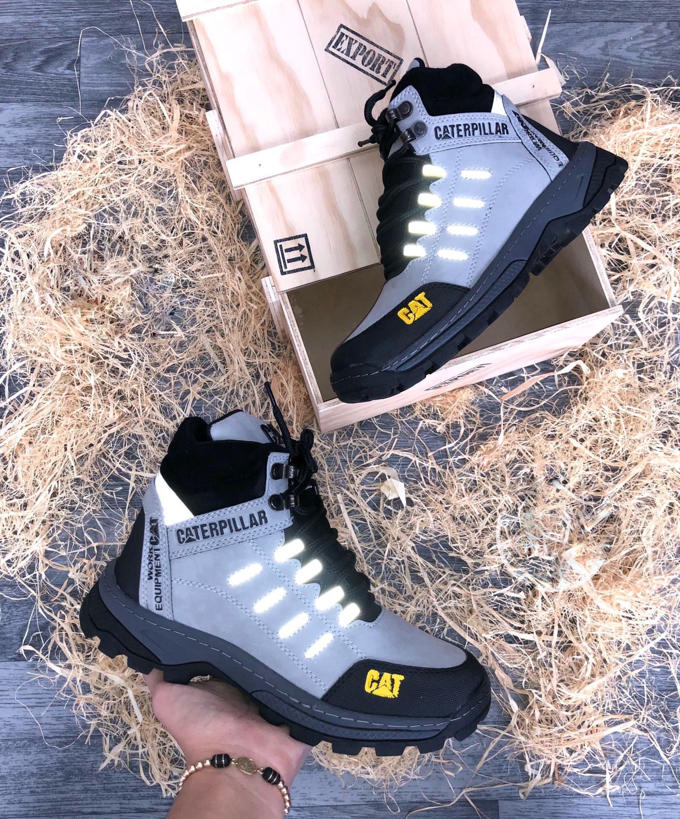 BOTA EN SINTETICO REFLECTIVA CON PUNTA DE SEGURIDAD