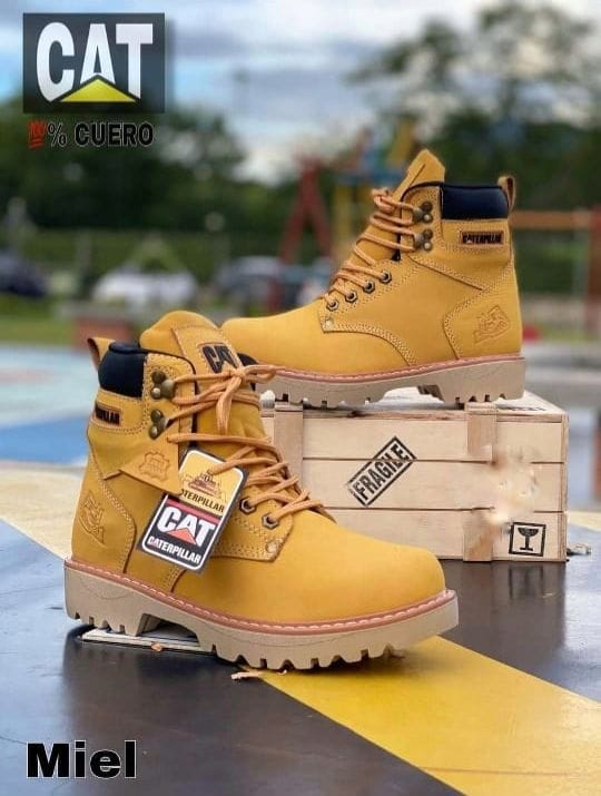Bota de cuero caña media para caballero color oro - Estilo y Moda Ya