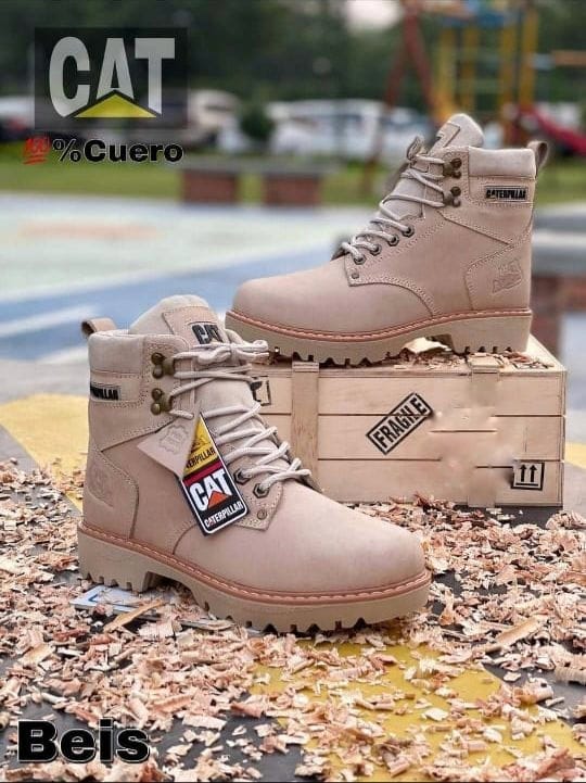 Bota de cuero caña media para caballero color beige - Estilo y Moda Ya