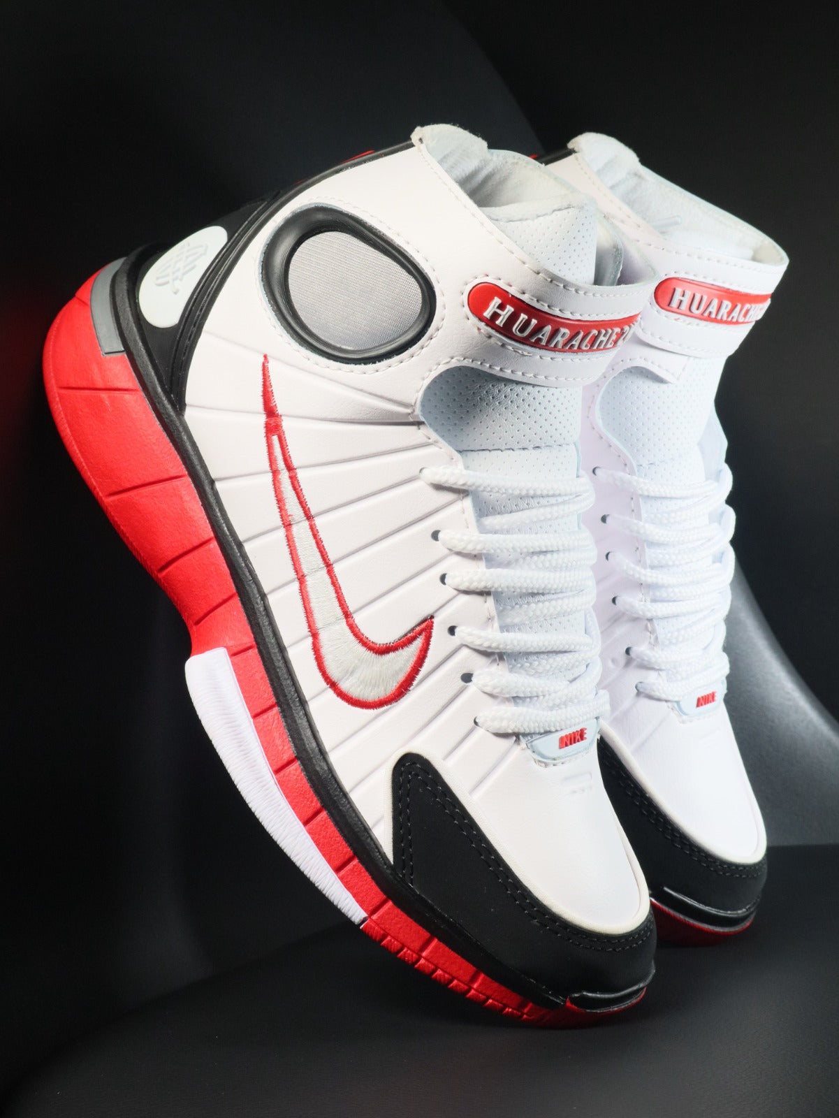 Bota Deportiva en Sintético importado para Caballero color Blanco Negro.