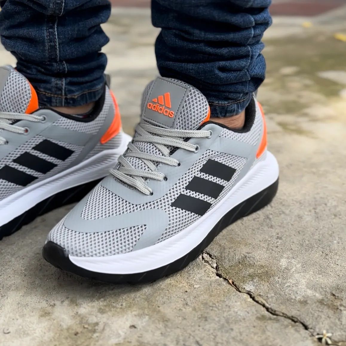 ADIDAS RUNNER