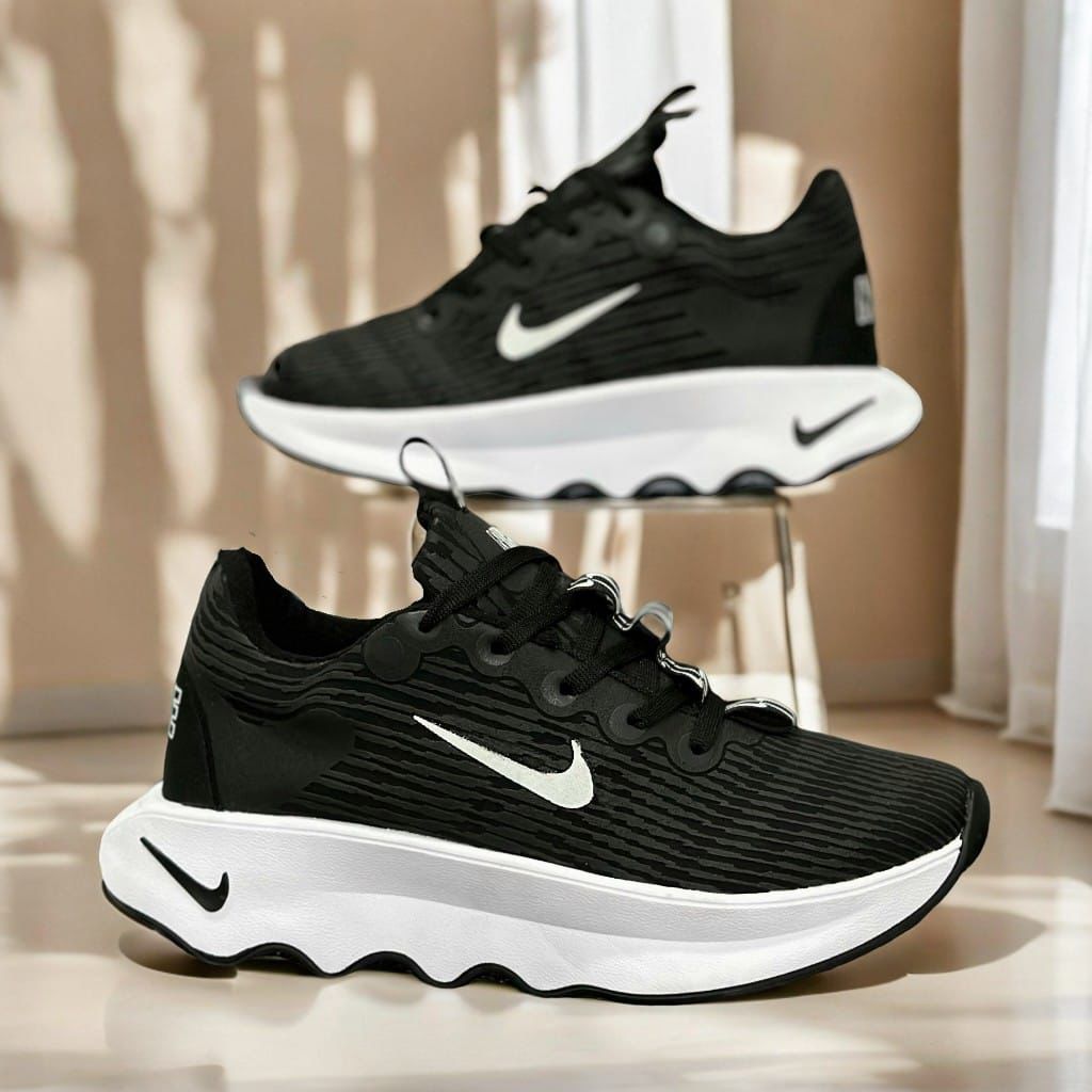 NIKE MOTIVA