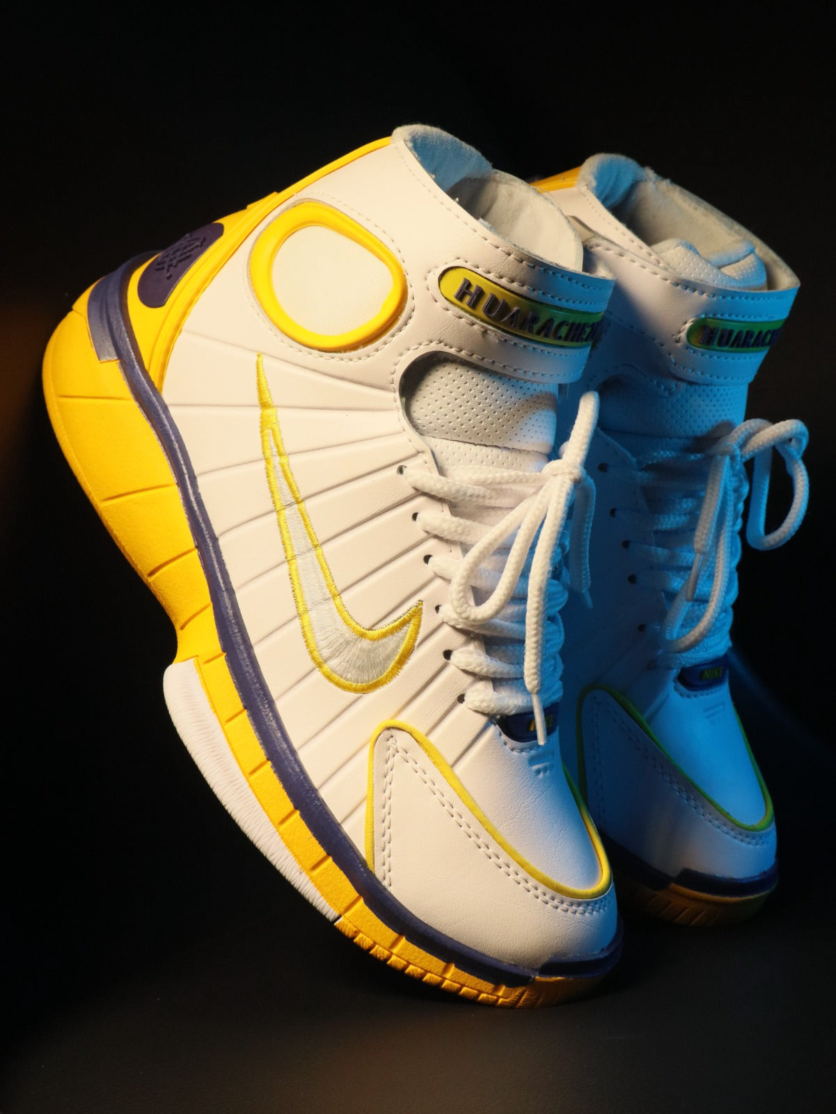 Bota Deportiva en Sintético importado para Caballero color Blanco Amarillo.