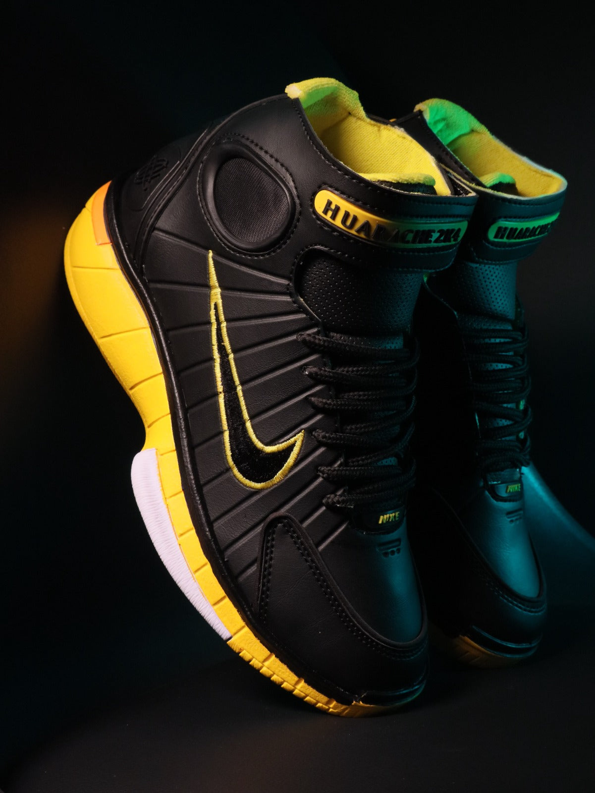 Bota Deportiva en Sintético importado para Caballero color  Negro Amarillo.